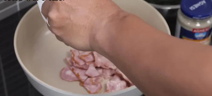 In a pan, fry bacon until desired crispiness. Remove bacon and set aside, reserving the bacon fat.