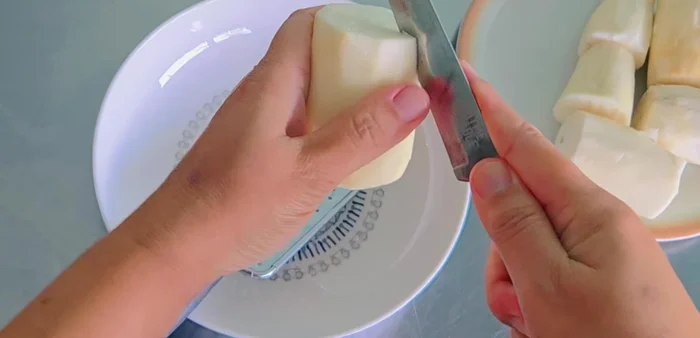 Grate the cassava using a grater until smooth.
