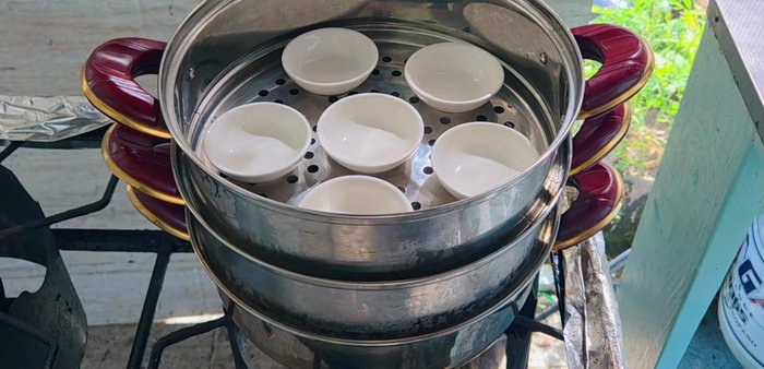 Steam the palm cups (or prepare your steaming tray) for about 5 minutes.
