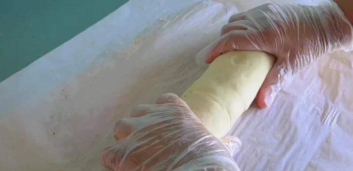 Cut the roll into 7 (or desired number) pieces.