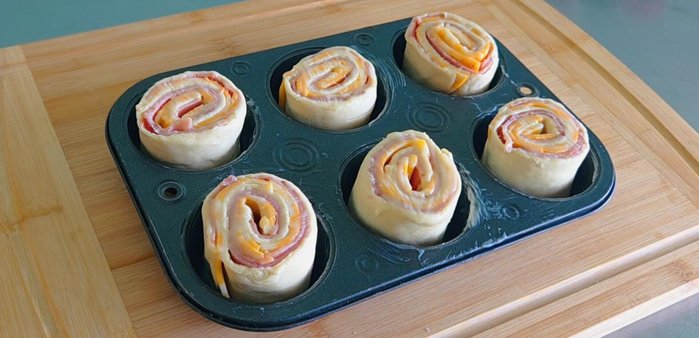 Optional: Lightly brush with beaten egg for extra color and shine.