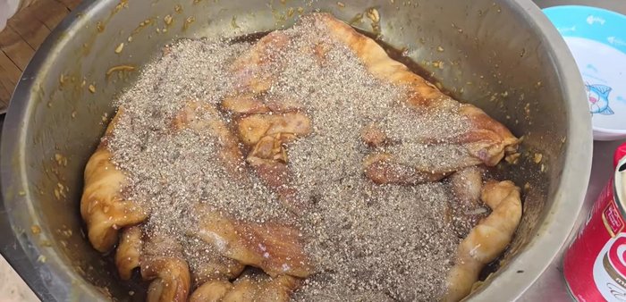 Add chili to the marinated pork.