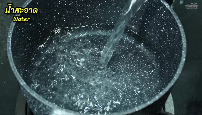 In a pot, bring water to a boil.