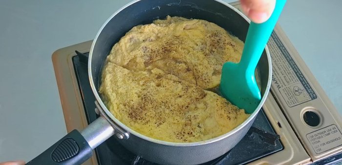 Sprinkle with ground pepper.