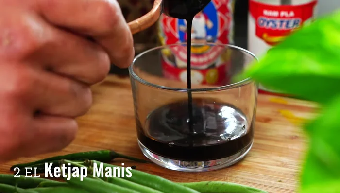 Prepare the sauce base: Mix oyster sauce, fish sauce, and kecap manis (vegan alternatives are listed in the video). Add sugar to taste and mix cornstarch with water to thicken.