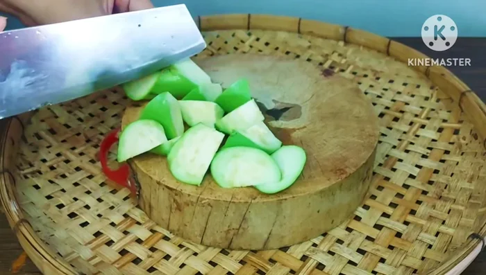 Cut the eggplant into bite-sized pieces.