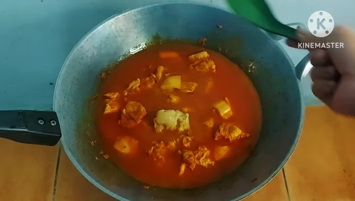 Season with coconut sugar, seasoning powder, MSG, and fish sauce.