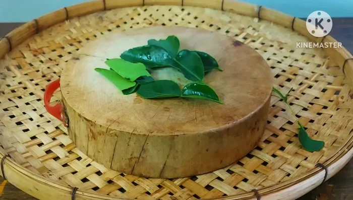 Prepare kaffir lime leaves.
