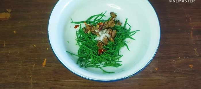Season with MSG and fish sauce to taste. Add a little water if the mixture is too dry.