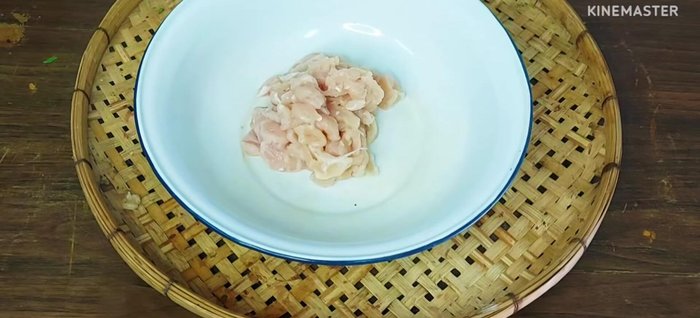 Mix the chicken with MSG powder, seasoning powder, sugar, and lime juice.