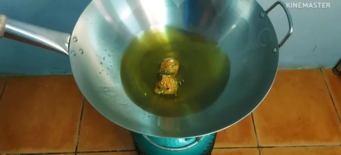 Heat cooking oil in a frying pan. Once hot, add the chicken larb balls.