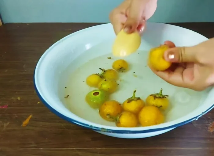 Soak ma-uek in water for 5-10 minutes to soften the hairs. Use a spoon or plastic gloves to scrape/remove the hairs.