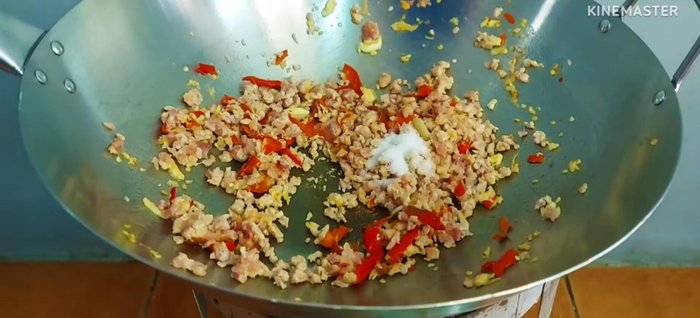 Add MSG, sugar, and soy sauce to the minced pork.