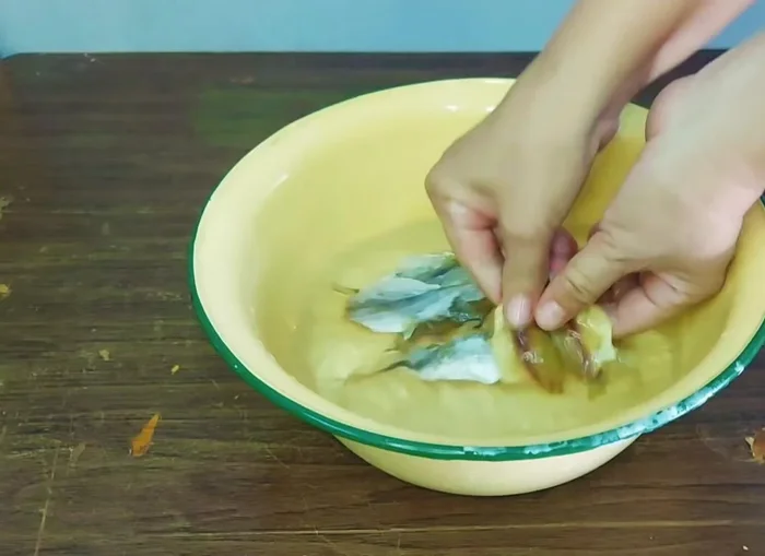 Wash and pat dry the sweet fish. Fry until crispy and yellow, reducing heat to medium.