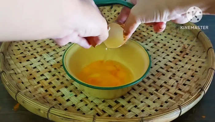 Crack eggs into a bowl. Add sugar and a little water.