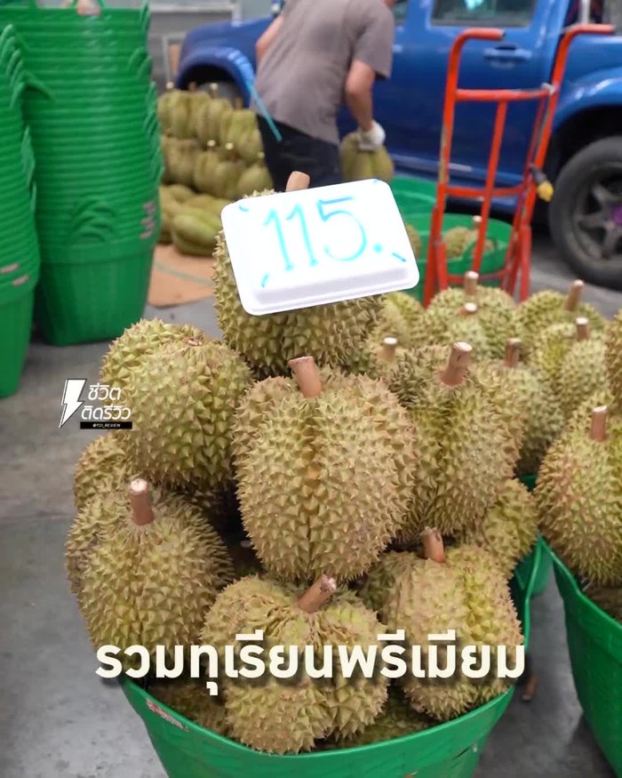 Add durian and agar-agar: Add the bloomed agar-agar mixture and durian flesh to the saucepan. Stir well to combine. Bring the mixture to a boil, then reduce the heat and simmer for about 5-7 minutes, stirring occasionally, until the mixture thickens.