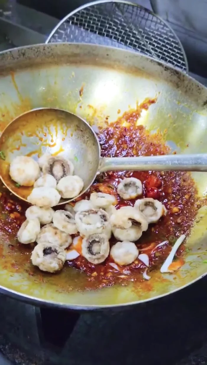 Add the crispy fried mushrooms to the sauce and mix well.