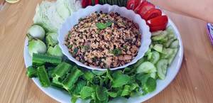Authentic Thai Larb Moo: Spicy Minced Pork Salad Recipe