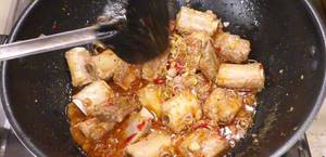 Melt-in-Your-Mouth Pork Ribs with Shrimp Paste: A Delicious Thai Recipe