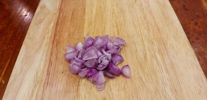 Prepare the shrimp paste and other seasonings. (Details from video are needed)