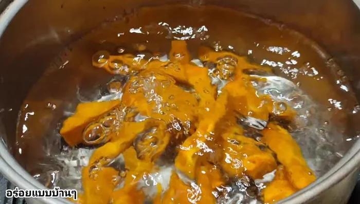 Boil the pumpkin in water until tender.