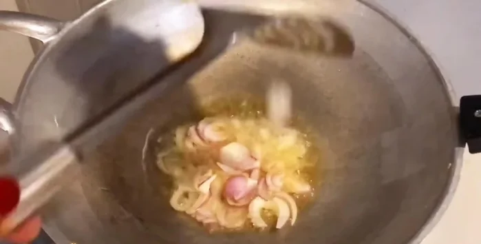 Fry the shallots for garnish until golden yellow.
