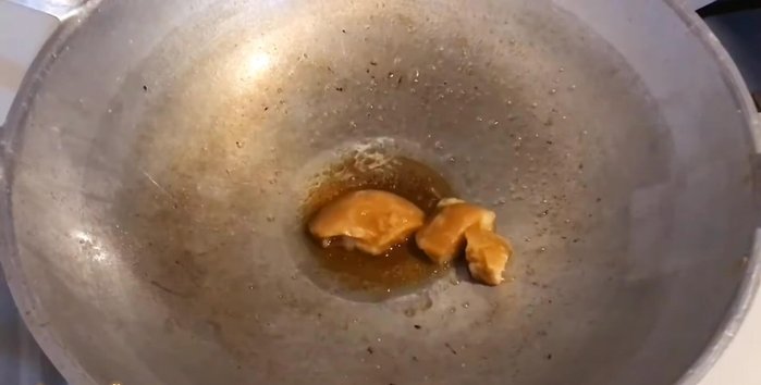 Prepare the sauce: Add water, coconut palm sugar, fish sauce, and tamarind juice to a pan. Simmer and adjust seasoning to your taste (sweet, sour, and slightly salty).