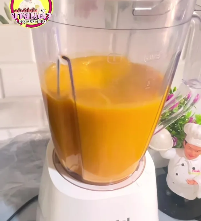 Blend the mangoes until smooth.