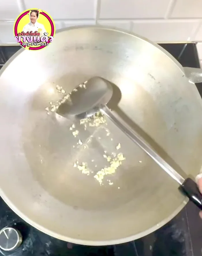 Prepare the sauce: Heat oil in a pan. Add minced garlic and soybean paste, stir-fry until fragrant (2-3 minutes). Add water and bring to a boil.