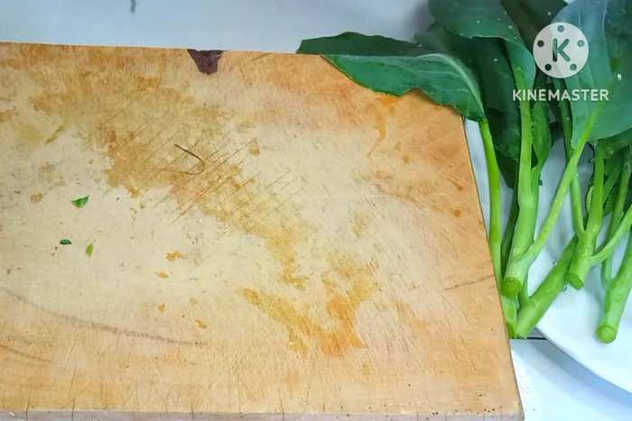Cut the kale into bite-sized pieces.