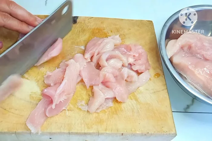 Cut the chicken breast into bite-sized pieces.