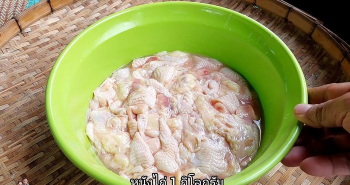 Wash and cut the chicken skin into desired pieces.