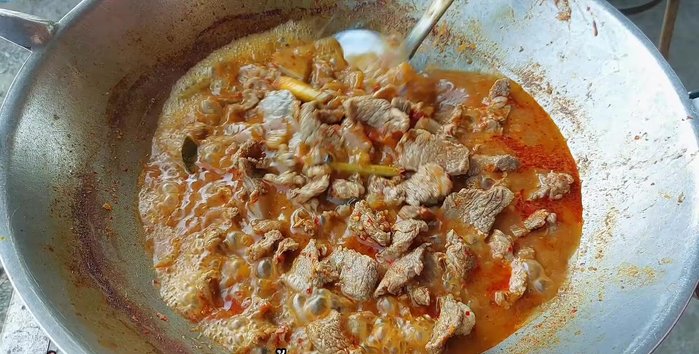 Add seasonings: 1 spatula of fish sauce, 1 teaspoon MSG, ½ teaspoon sugar, and ½ teaspoon white pepper. Adjust to taste.