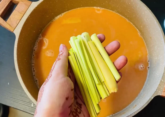 Add chopped lemongrass/Thai leaves and stir gently.