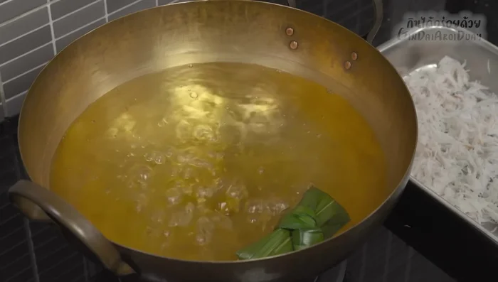 Boil water in a pot, add pandan leaves. Once boiling, gently add the dumplings. They are done when they float to the surface (approximately 3-5 minutes).
