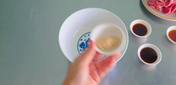 Mix seasoning sauce, light soy sauce, oyster sauce, and sugar until sugar dissolves.