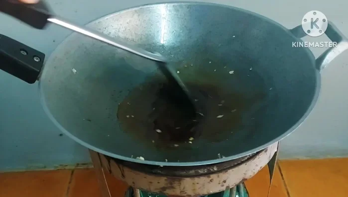 Add the blanched cabbage to the sauce and stir-fry until combined.