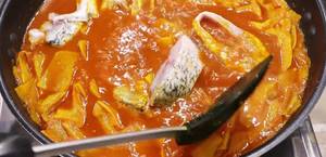 Delicious Yellow Curry with Sea Bass: A Step-by-Step Guide