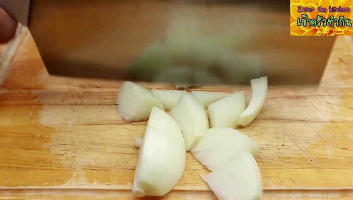 Heat oil in a wok or pan.