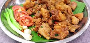 Crispy Salt and Pepper Fried Chicken: A Delicious Thai Snack Recipe