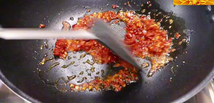 Add garlic, shallots, and chilies, stir-fry until fragrant.
