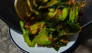 Quick & Easy Stir-fried Chinese Kale with Canned Fish