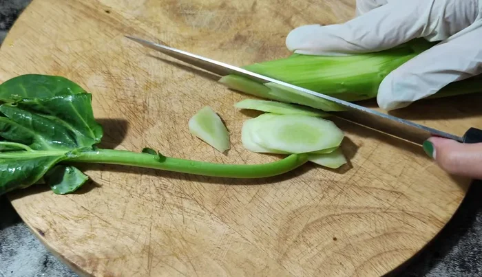 Peel off the hard stems of the Chinese kale and cut into pieces.
