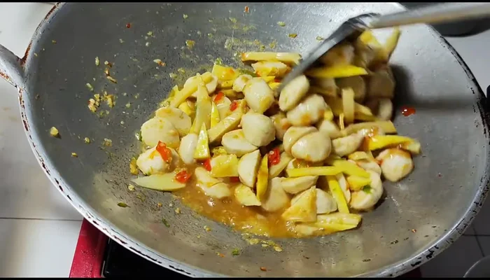 Add MSG or seasoning powder (optional) for creamier taste.