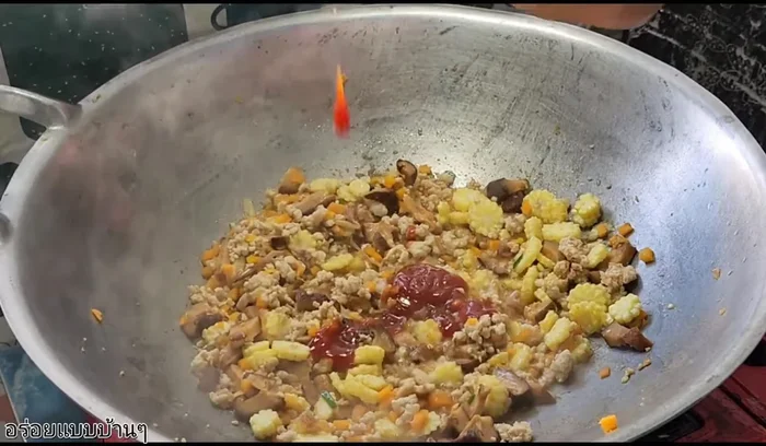 Season with ketchup (or cornstarch water), sugar, soy sauce, and oyster sauce.