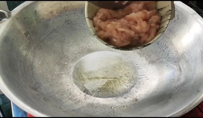Heat oil in a pan. Add the fried century eggs, then add the minced chicken. Stir-fry until cooked.