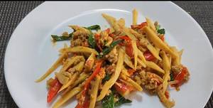 Stir-fried Bamboo Shoots with Basil: Easy Thai Recipe