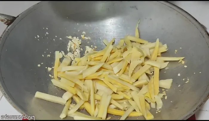 Add bamboo shoots to the pan.