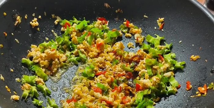 Season with oyster sauce, soy sauce, white sauce, and a little dark soy sauce for color.