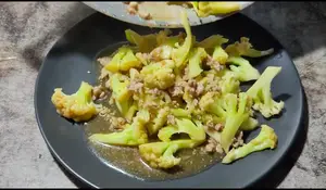 Stir-fried Cauliflower with Minced Pork: Quick & Easy Recipe
